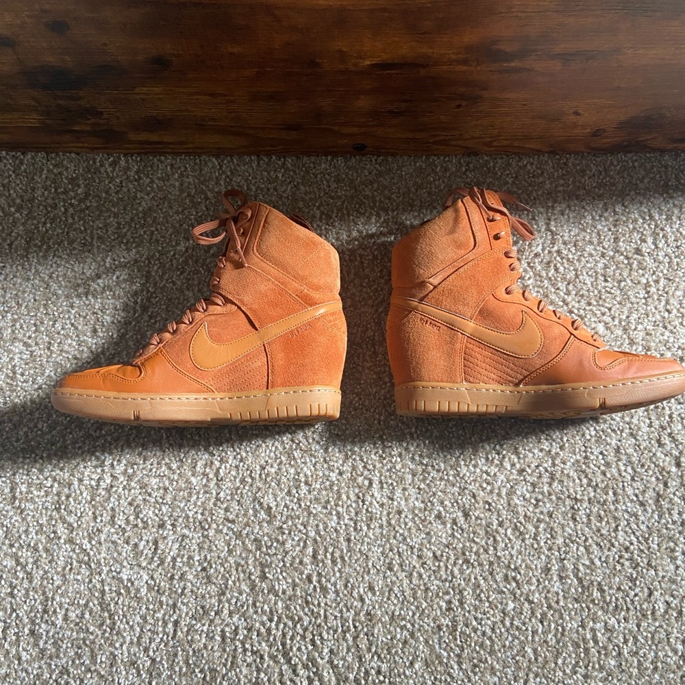 Super Rare Ski high Nike wedge sneaker boot. Wheat S9W